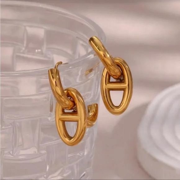 NEW GORGEOUS 18K GOLD HOOP EARRINGS - Picture 5 of 7